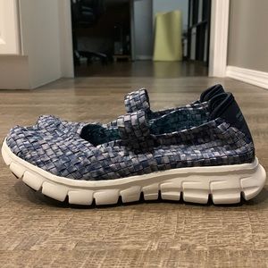 NWOT sketchers Woven Mary Janes Memory foam sneakers Slip on Shoe, Blue Sz 7.5